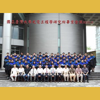 國立臺灣大學光電工程學研究所畢業合照 2010.6
