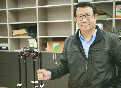 本所林清富教授實驗室團隊研發太陽能無人機於美國CES展大獲好評